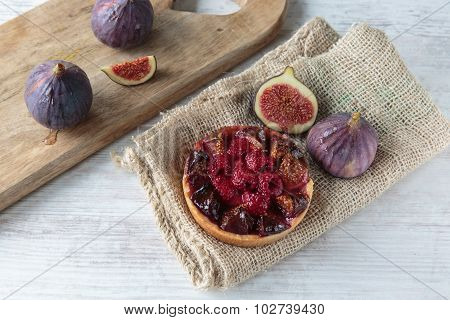 Figs And Raspberries Pie