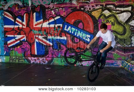 Trucco ciclista a Londra Skate Park
