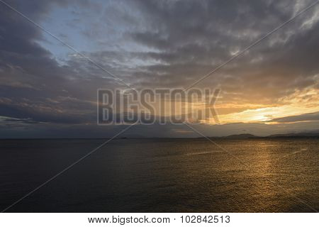 Beautiful sea sunset .