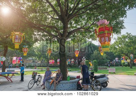 Zhongshan Guangdong China-sep 27,2015:different Lanterns Hanging In A Park In The Morning Of The Chi