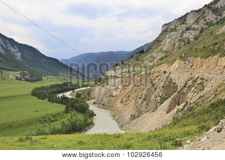 Beautiful views of River Chuya near Chuysky Trakt