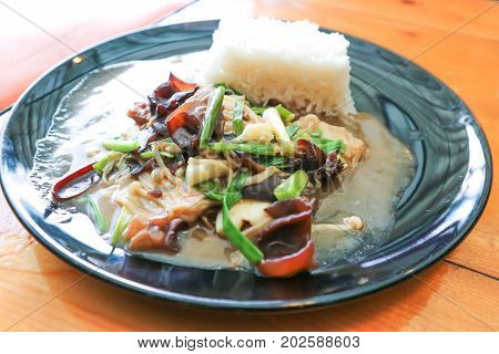 oyster mushroom or stir fried mushroom with oyster sauce