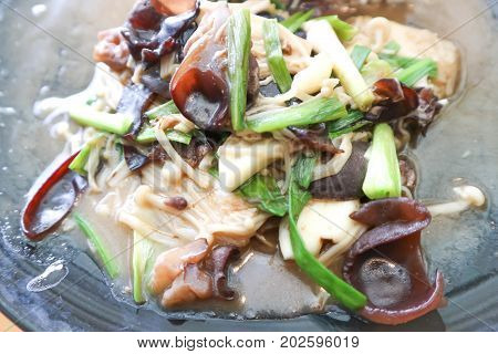 oyster mushroom or stir fried mushroom with oyster sauce