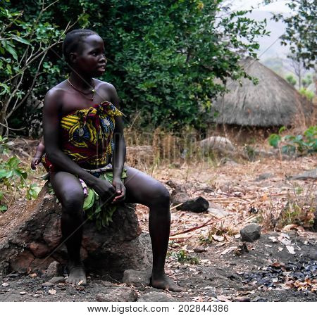 Portrait of sari aka dupa tribe woman - 01-03-2014 Seksekba Cameroon