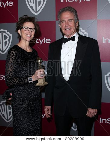 LOS ANGELES - JAN 16: Annette Bening & Warren Beatty saapuu 12th vuotuinen WB-In tyyliin Golden 