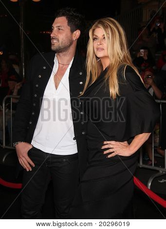 LOS ANGELES - 07 พฤษภาคม: Maksim Chmerkovskiy & Kirstie ทางมา 