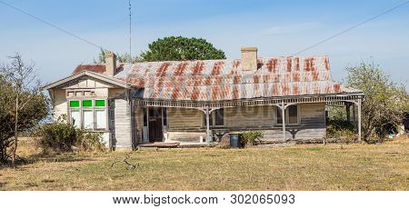 A Dilapidated Old Farm House Near The Town Of Evandale In Tasmania, Australia.