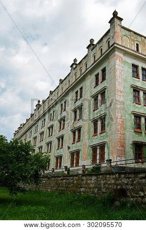 Yagilnitsky Castle (liantskoronsky Castle) In The Village Of Nagiryanka, Chortkiv District, Ternopil