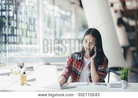 Young Office Woman Talking On Mobile Phone With Client.