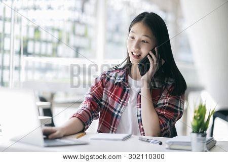 Young Office Woman Talking On Mobile Phone With Client.