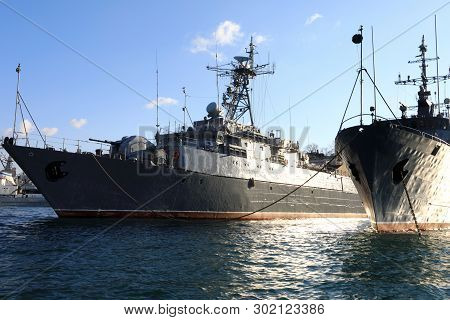 Russian Gorya-class Minesweeper In Bay Of Sevastopol