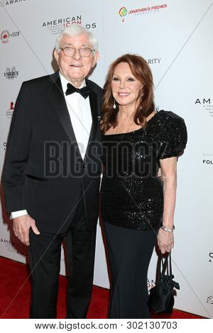 LOS ANGELES - MAY 19:  Phil Donahue, Marlo Thomas at the American Icon Awards at the Beverly Wilshire Hotel on May 19, 2019 in Beverly Hills, CA