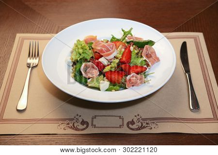 Fresh Salad With Chicken, Tomatoes And Mixed Greens