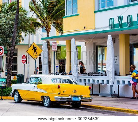 Miami Beach, Usa - February 26, 2019: Oldsmobile Rocket 88 Parked By Avalon Hotel In Miami Beach