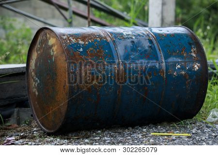 Old Metal Barrel Oil,barrel Oil Gallon Rusty