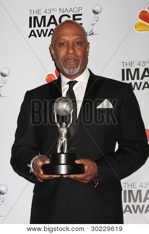 LOS ANGELES - helmi 17: James Pickens Jr 43rd lehdistöhuoneessa NAACP Image Awards Shri