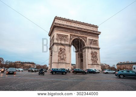 Paris, France - 15.01.2019: Arc De Triump, Located In The Middle Of The Place Charles De Gaulle
