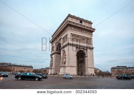Paris, France - 15.01.2019: Arc De Triump, Located In The Middle Of The Place Charles De Gaulle