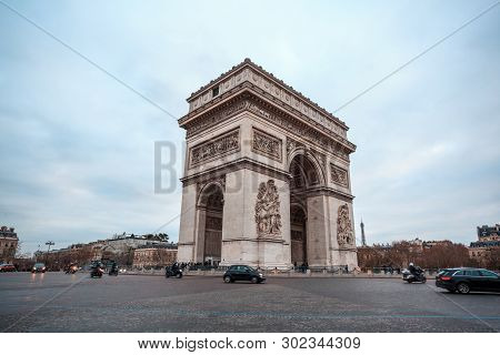 Paris, France - 15.01.2019: Arc De Triump, Located In The Middle Of The Place Charles De Gaulle