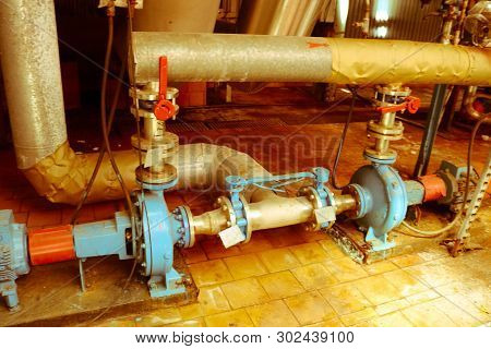 Iron Metal Centrifugal Pumps Equipment And Pipes With Flanges And Valves For Pumping Liquid Fuel Pro