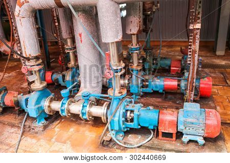 Iron Metal Centrifugal Pumps Equipment And Pipes With Flanges And Valves For Pumping Liquid Fuel Pro