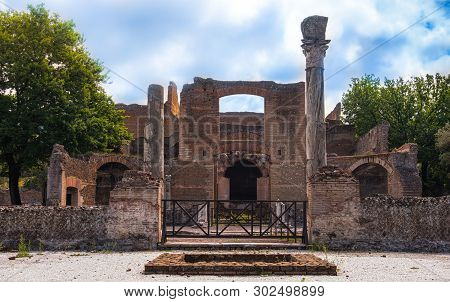 The Three Exedras Building Ruins Of Villa Adriana Or Hardrians Villa Archaeological Site Of Unesco I