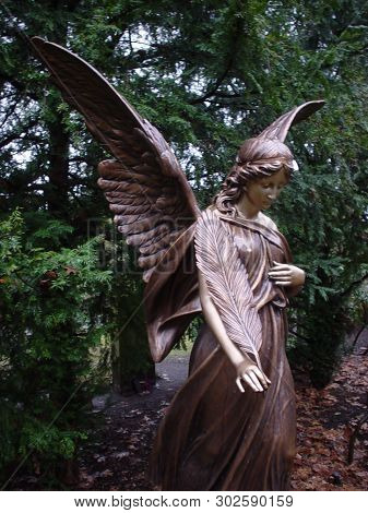 Friedhof Engesohde Statue, Taken In Hannover - Germany