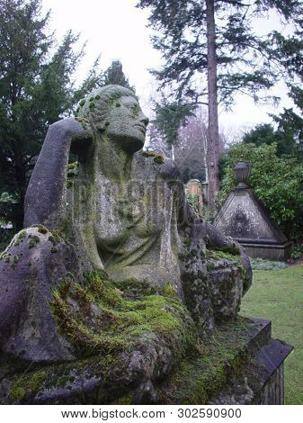 Friedhof Engesohde Statue, Taken In Hannover - Germany