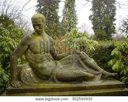 Friedhof Engesohde Statue, Taken In Hannover - Germany