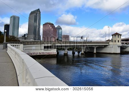 Tampa, Flordia, Usa - January 7, 2017: Downtown Tampa Skyline Over The Hillsborough River