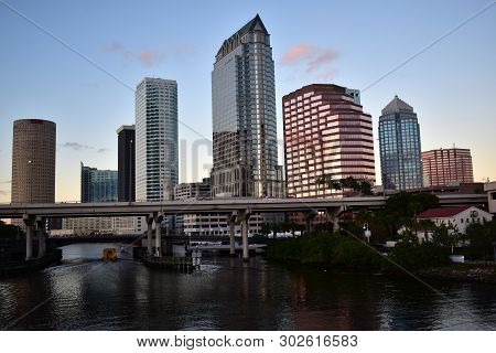 Tampa, Flordia, Usa - January 7, 2017: Downtown City Skyline Over The Hillsborough River