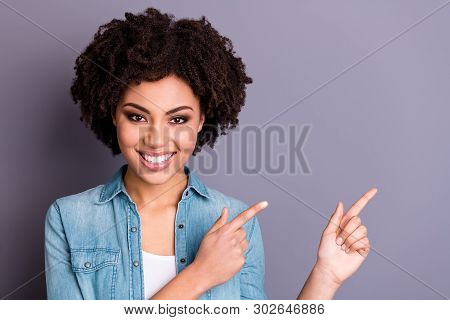Close Up Photo Cute Charming Positive Cheerful Youth People Advertisement Recommend Feedback Present