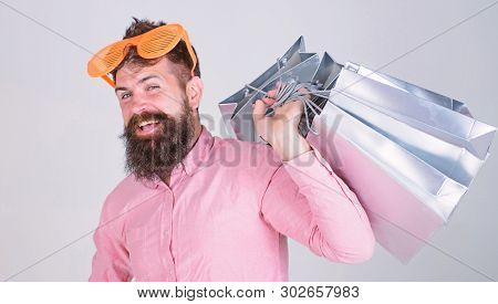 How To Get Ready For Your Next Vacation. Shopping On Black Friday. Happy Shopping With Bunch Paper B