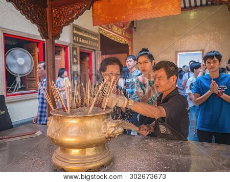 Bangkok/thailand- 2 January 2019:unacquainted Thai People Come To Wat Mangkon Kamalawat For Praying 