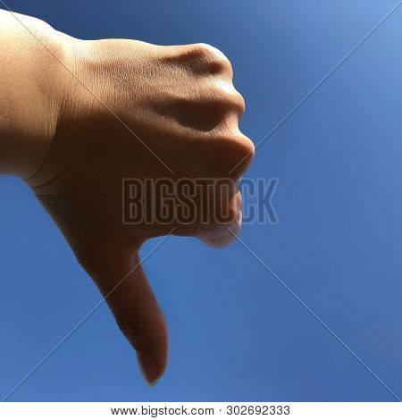 Finger Down On A Blue Background, Dizlike
