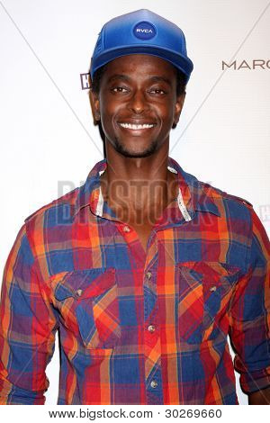 LOS ANGELES - FEB 19: Edi Gathegi ankommer til den 2nd årlige Hollywood Rush på Wilshire Ebell på
