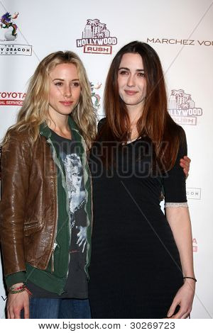 LOS ANGELES - FEB 19: Gillian Zinser; Madeline Zima ankommer til den 2nd årlige Hollywood Rush på den