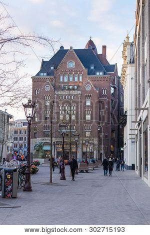 Amsterdam, Netherlands - April 12, 2019: Beautiful Tulips In The Center Of Amsterdam, Netherlands