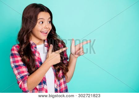 Portrait Charming Child Astonished Impressed Incredible Advert Choice Decision Select Indicate Screa