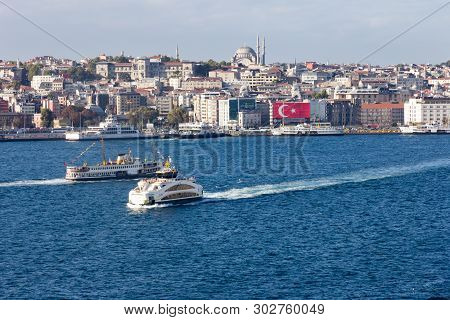 Istanbul. Turkey-september 19th 2015: Ferries Cross Each Other On The Bosphorous In Istanbul. Hundre