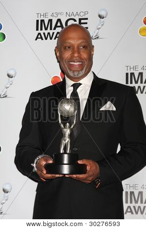 LOS ANGELES - helmi 17: James Pickens Jr 43rd lehdistöhuoneessa NAACP Image Awards Shri