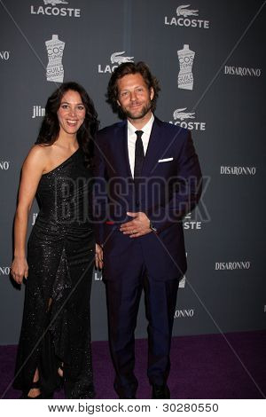 LOS ANGELES - FEB 21: Jamie Bamber dorazí na 14 roční kostýmní návrháři Guild Awards na