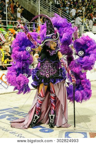 Gualeguaychu, Argentina - March 6 2011: Samba Dancers Appearing In The Carnival Parade One Of The Mo