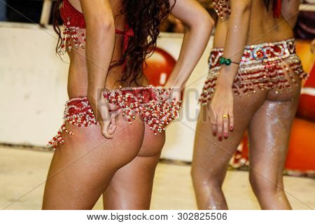 Gualeguaychu, Argentina - March 6 2011: Samba Dancers Appearing In The Carnival Parade One Of The Mo