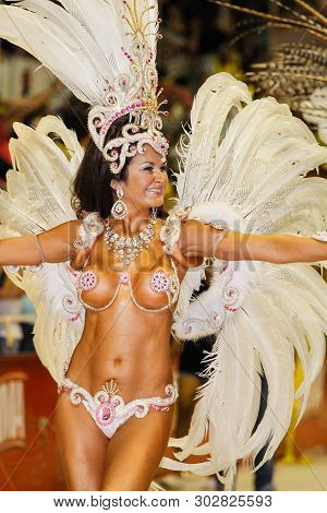 Gualeguaychu, Argentina - March 6 2011: Samba Dancers Appearing In The Carnival Parade One Of The Mo
