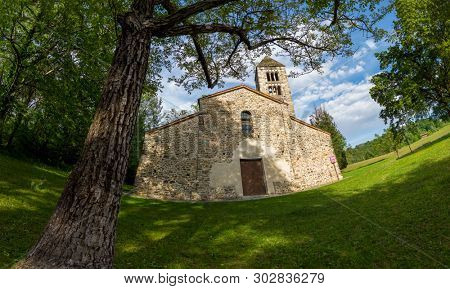 Old italian rural church. San Secondo is an antique small church (11th century), example of the Romanesque architecture in north Italy. Magnano, Piemonte, Italy