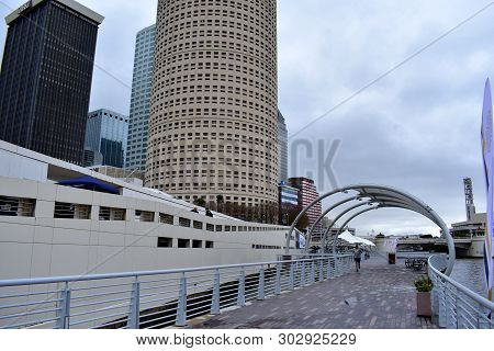 Tampa, Flordia, Usa - January 7, 2017: Tampa Riverwalk A Pedestrian Trail Along The Hillsborough Riv