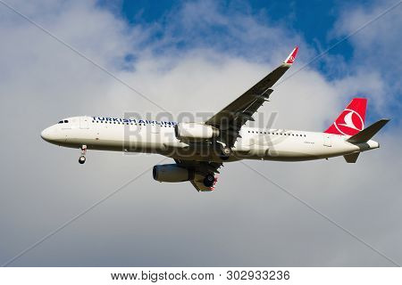 Saint Petersburg, Russia - October 25, 2018: Airbus A321-200 (tc-jtm) Of Turkish Airlines In A Cloud