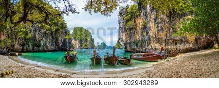 Blue Water At  Lao Lading Island, Krabi Province, Thailand