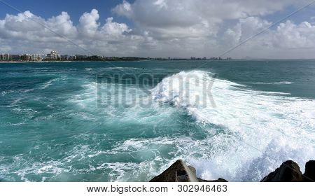 Beautiful Weather At Buddina Beach Along Pacific Boulevard (sunshine Coast, Queensland, Australia). 